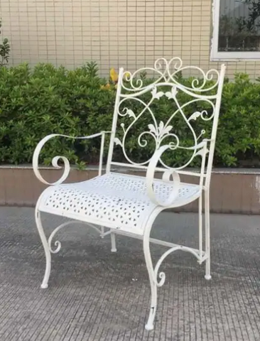 "GAIA" IRON GARDEN ARMCHAIR IN ANTIQUE WHITE